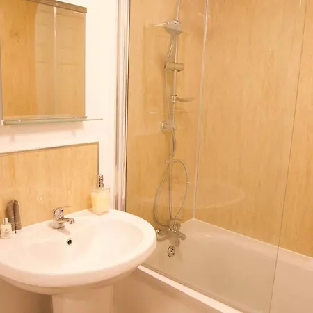 City Centre, Recently Renovated 2 Bedroom Flat