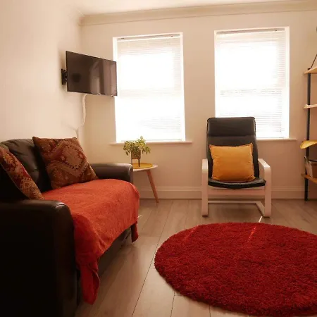 City Centre, Recently Renovated 2 Bedroom Flat *
