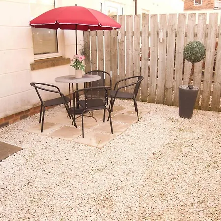 City Centre, Recently Renovated 2 Bedroom Flat *