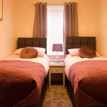 City Centre, Recently Renovated 2 Bedroom Flat Lejlighed