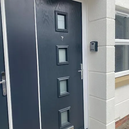City Centre, Recently Renovated 2 Bedroom Flat Lejlighed *